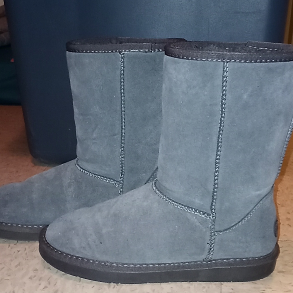 Grey boots